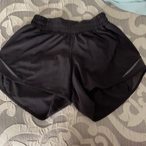 black lululemon shorts